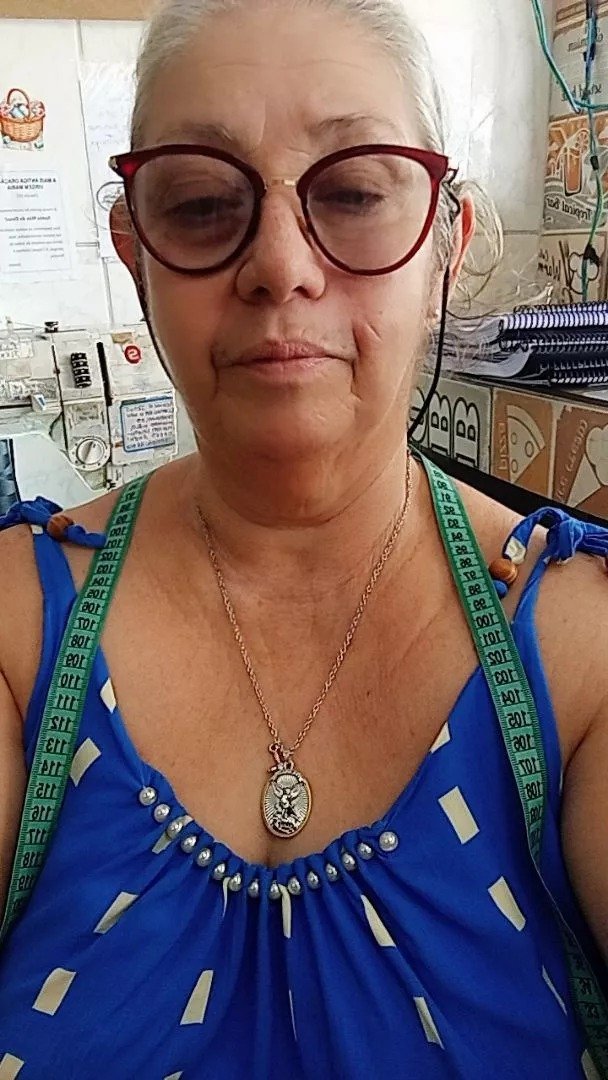 Ana Paula com colar de São Miguel Arcanjo